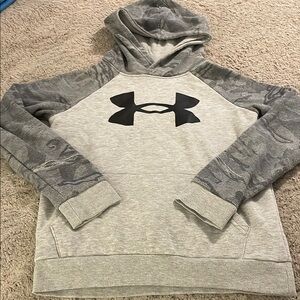 Under Armour Gray Hoodie with Ribbed Cuffs and Quarter-Zip